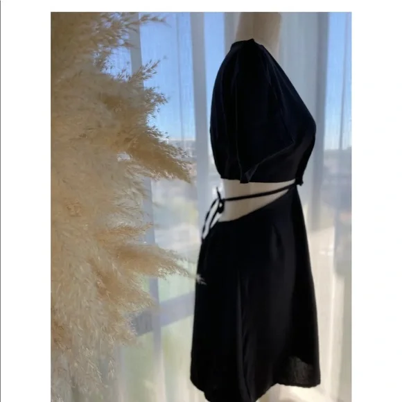 Cut Out Waist Dress - Picture 2 of 5